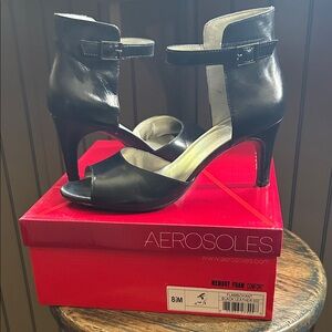 AEROSOLES Flamboyant Black Leather Peep-Toe Heels size 8.5